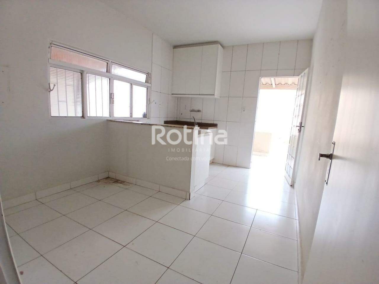 Casa para alugar, 3 quartos em Uberlândia no bairro Marta Helena no valor de R$ 1.800,00 - Rotina Imobiliária: 