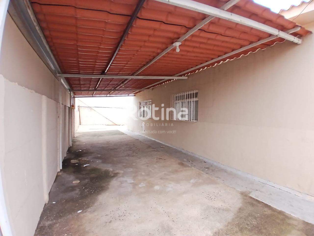 Casa para alugar, 3 quartos em Uberlândia no bairro Marta Helena no valor de R$ 1.800,00 - Rotina Imobiliária: 
