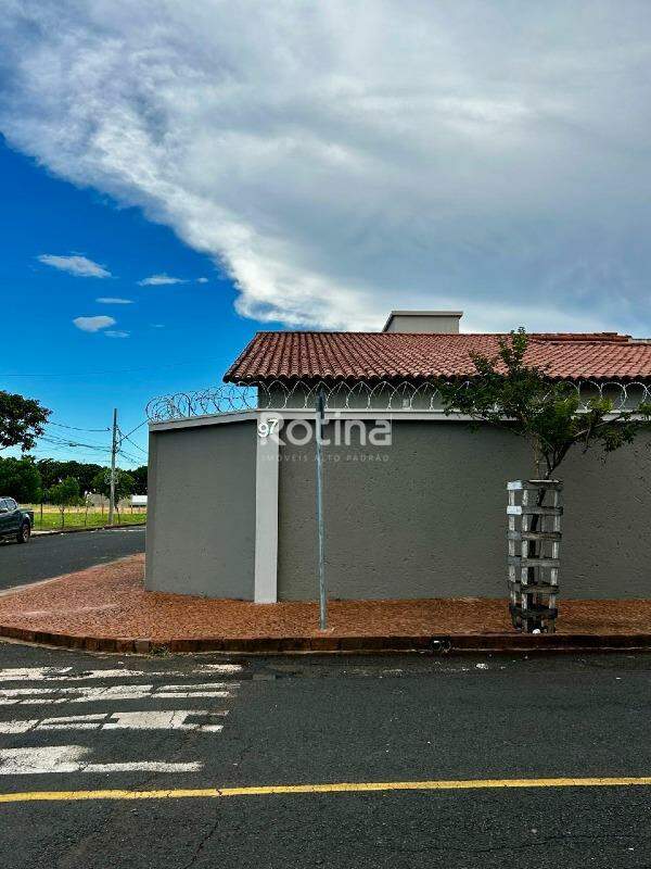 Casa à venda, 3 quartos em Uberlândia no bairro Morada da Colina no valor de R$ 1.150.000,00 - Rotina Imobiliária: 
