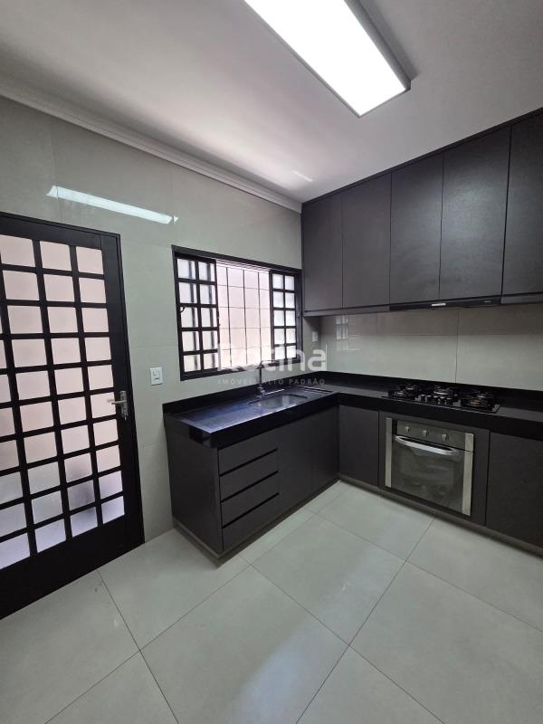 Casa à venda, 3 quartos em Uberlândia no bairro Cidade Jardim no valor de R$ 690.000,00 - Rotina Imobiliária: 