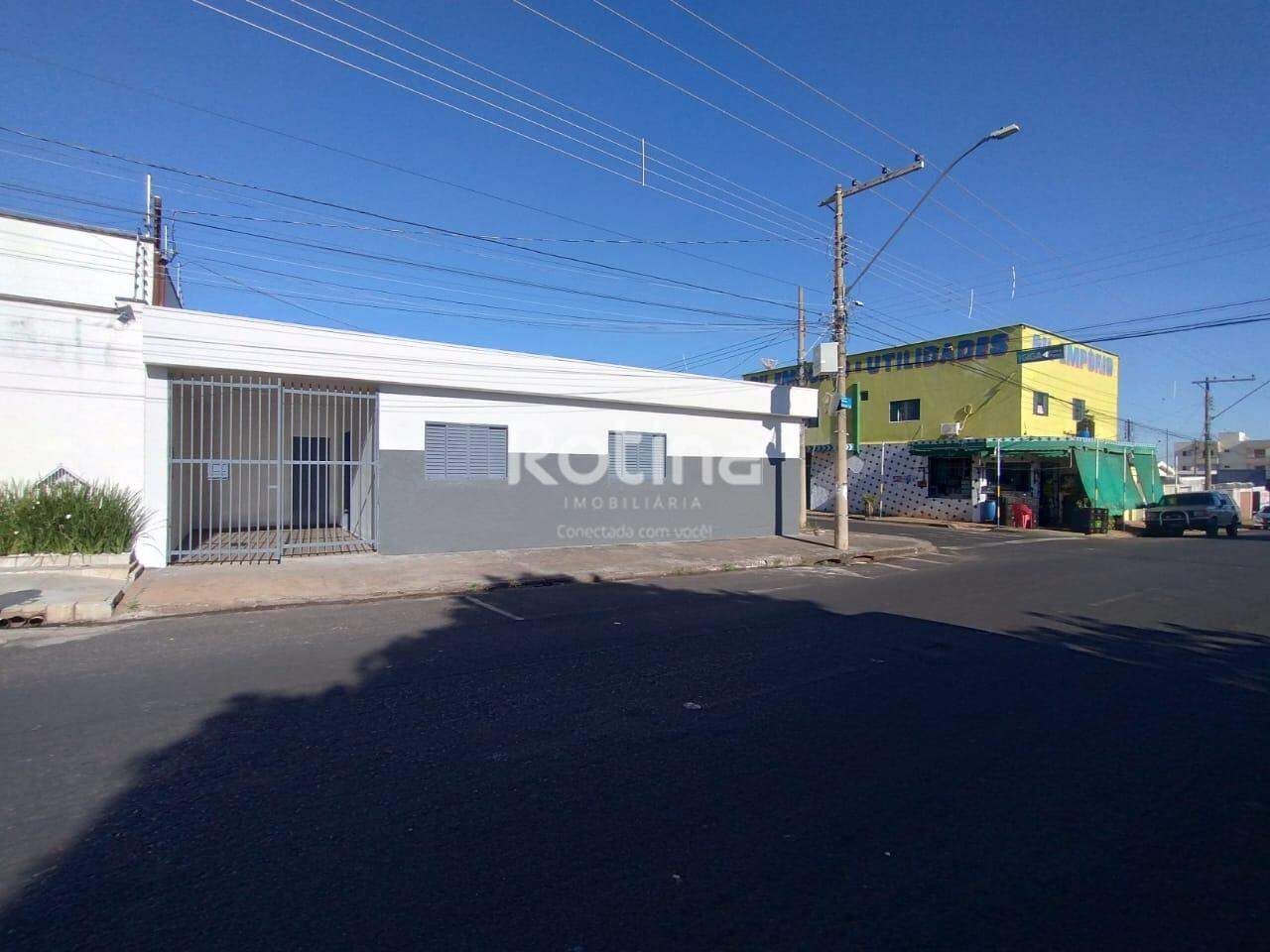 Casa para alugar, 3 quartos em Uberlândia no bairro Brasil no valor de R$ 1.300,00 - Rotina Imobiliária: 
