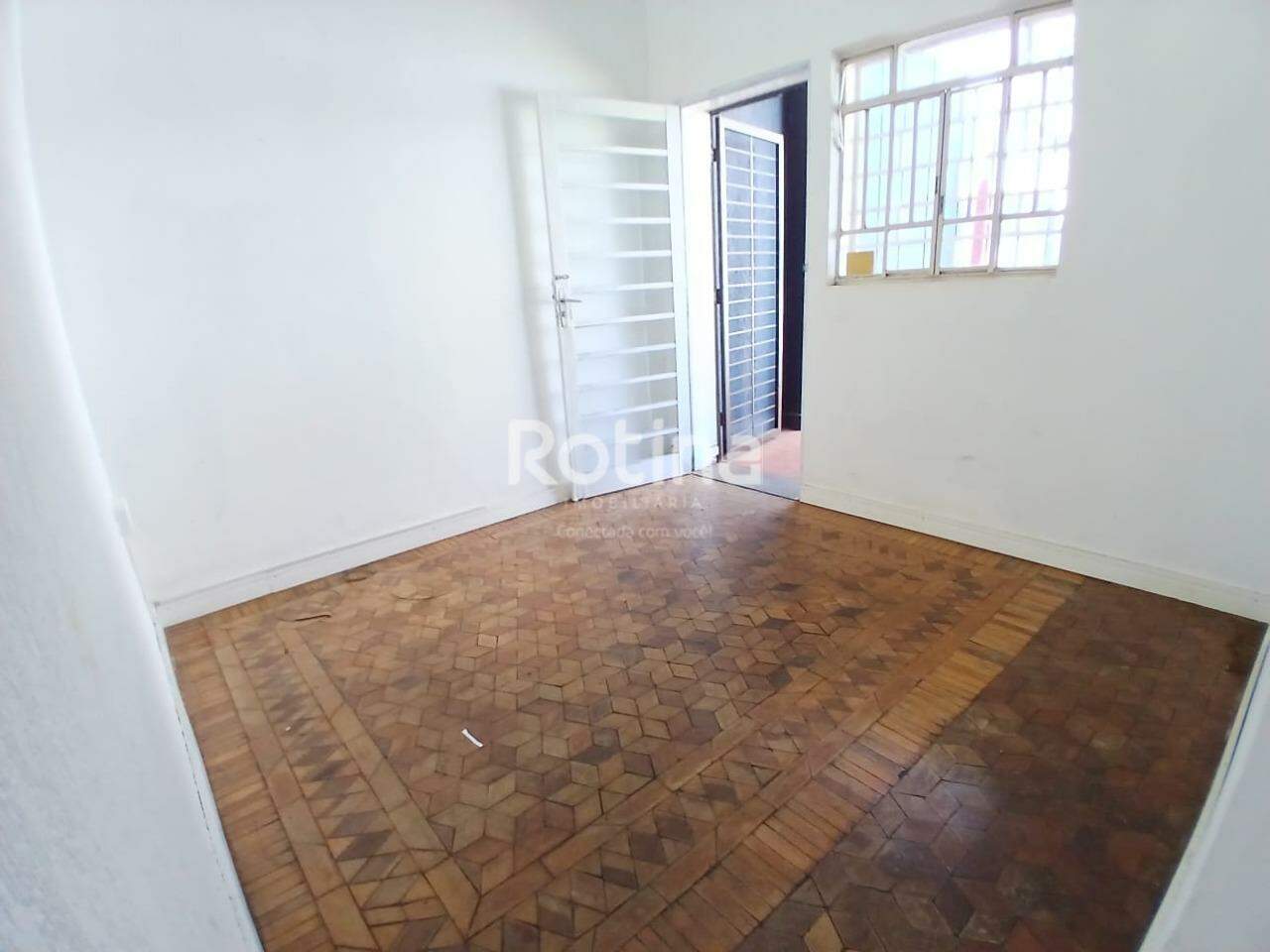 Casa Comercial para alugar, 2 quartos em Uberlândia no bairro Nossa Senhora Aparecida no valor de R$ 1.800,00 - Rotina Imobiliária: 