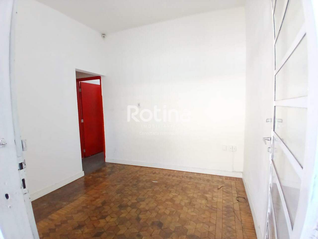 Casa Comercial para alugar, 2 quartos em Uberlândia no bairro Nossa Senhora Aparecida no valor de R$ 1.800,00 - Rotina Imobiliária: 