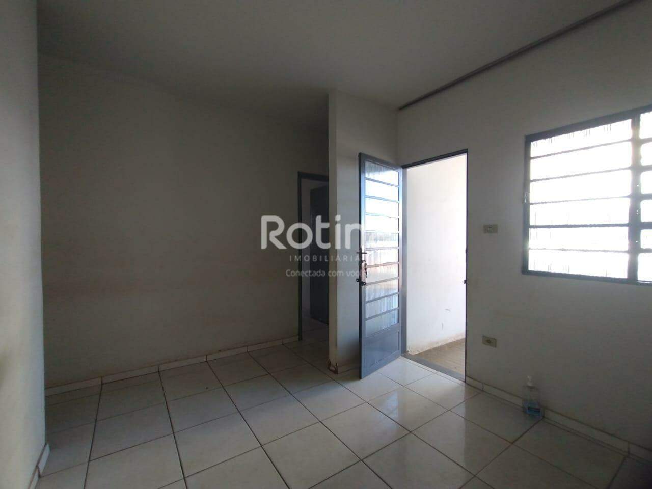 Casa para alugar, 3 quartos em Uberlândia no bairro Brasil no valor de R$ 1.450,00 - Rotina Imobiliária: 