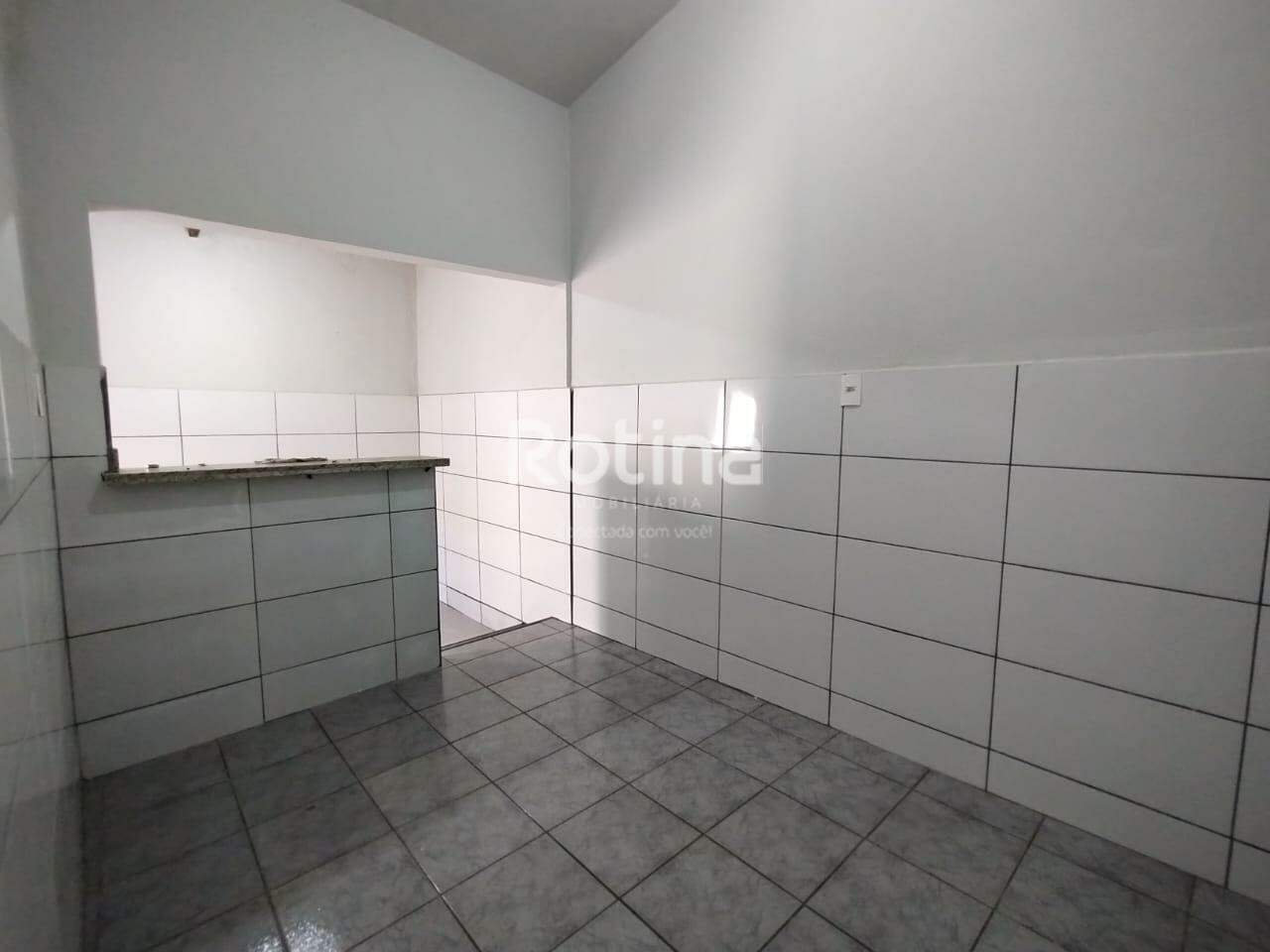 Casa para alugar, 2 quartos em Uberlândia no bairro Nossa Senhora Aparecida no valor de R$ 1.200,00 - Rotina Imobiliária: 