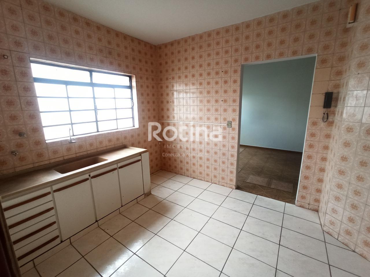 Apartamento para alugar, 3 quartos em Uberlândia no bairro Cazeca no valor de R$ 1.700,00 - Rotina Imobiliária: 
