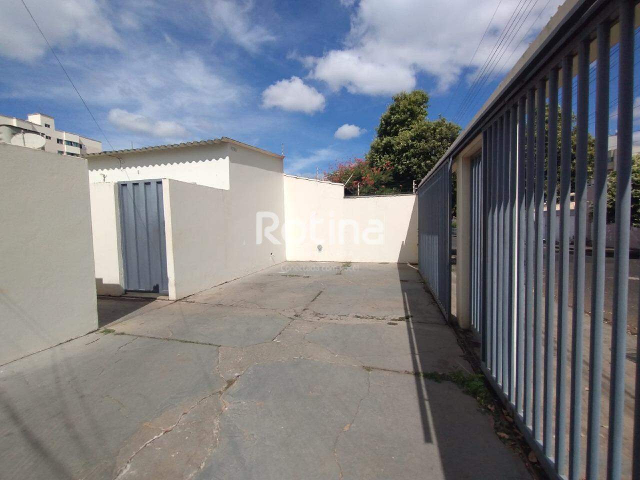 Casa para alugar, 2 quartos em Uberlândia no bairro Santa Mônica no valor de R$ 1.200,00 - Rotina Imobiliária: 