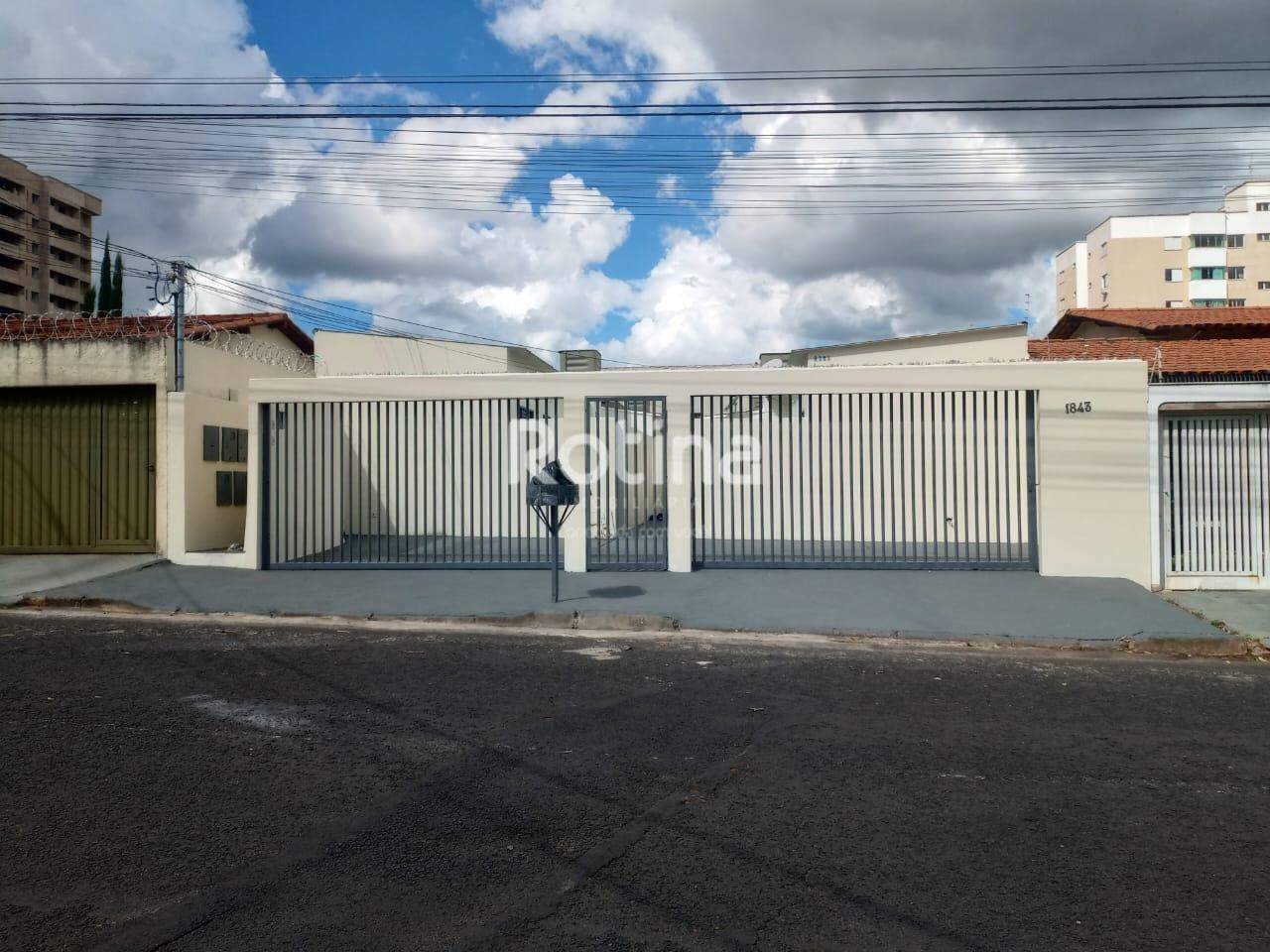 Casa para alugar, 2 quartos em Uberlândia no bairro Santa Mônica no valor de R$ 1.200,00 - Rotina Imobiliária: 