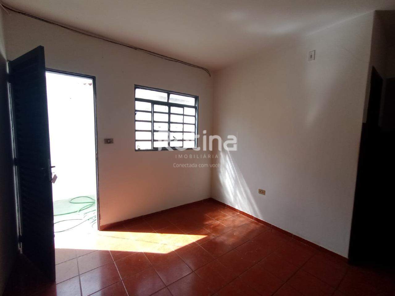 Casa para alugar, 2 quartos em Uberlândia no bairro Santa Mônica no valor de R$ 1.200,00 - Rotina Imobiliária: 