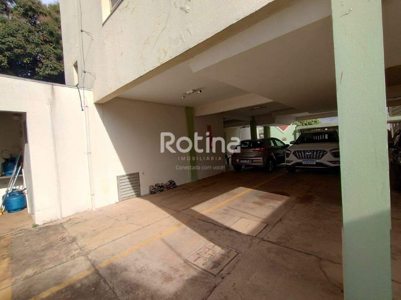 Apartamento para alugar, 3 quartos em Uberlândia no bairro Cazeca no valor de R$ 2.000,00 - Rotina Imobiliária: 