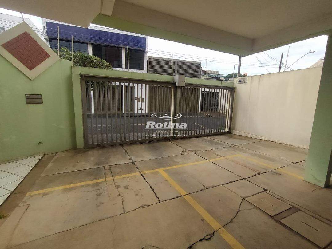 Apartamento para alugar, 3 quartos em Uberlândia no bairro Cazeca no valor de R$ 2.000,00 - Rotina Imobiliária: 