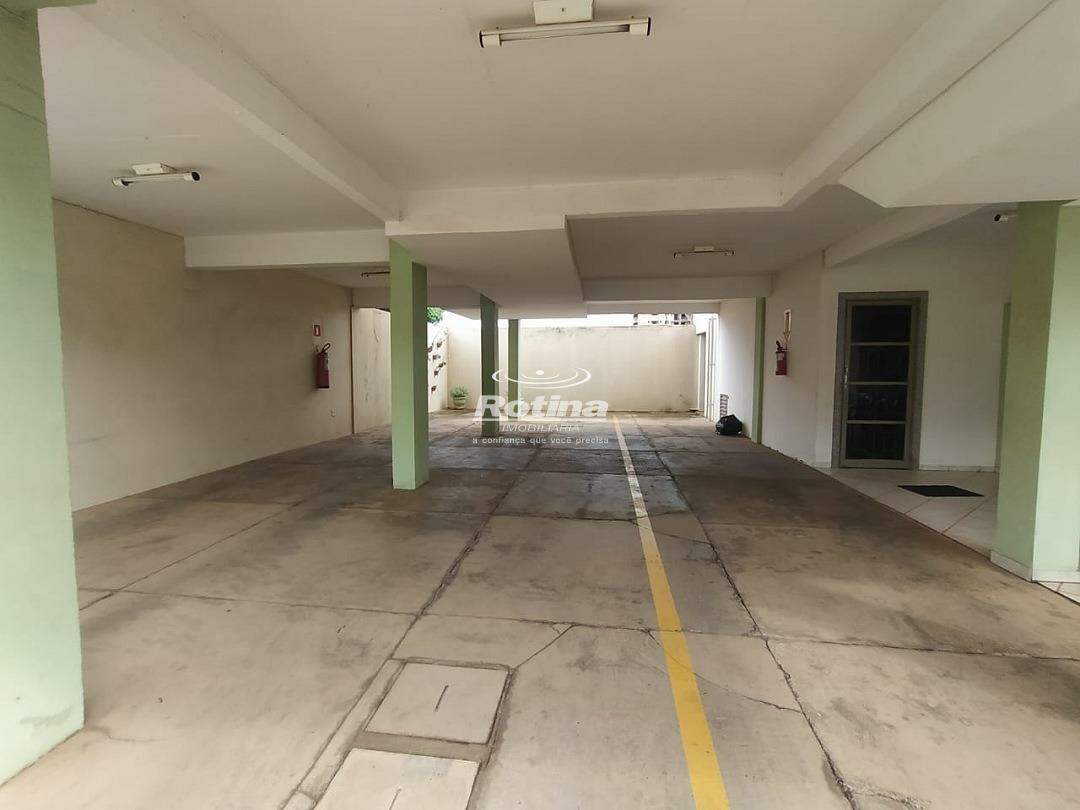 Apartamento para alugar, 3 quartos em Uberlândia no bairro Cazeca no valor de R$ 2.000,00 - Rotina Imobiliária: 