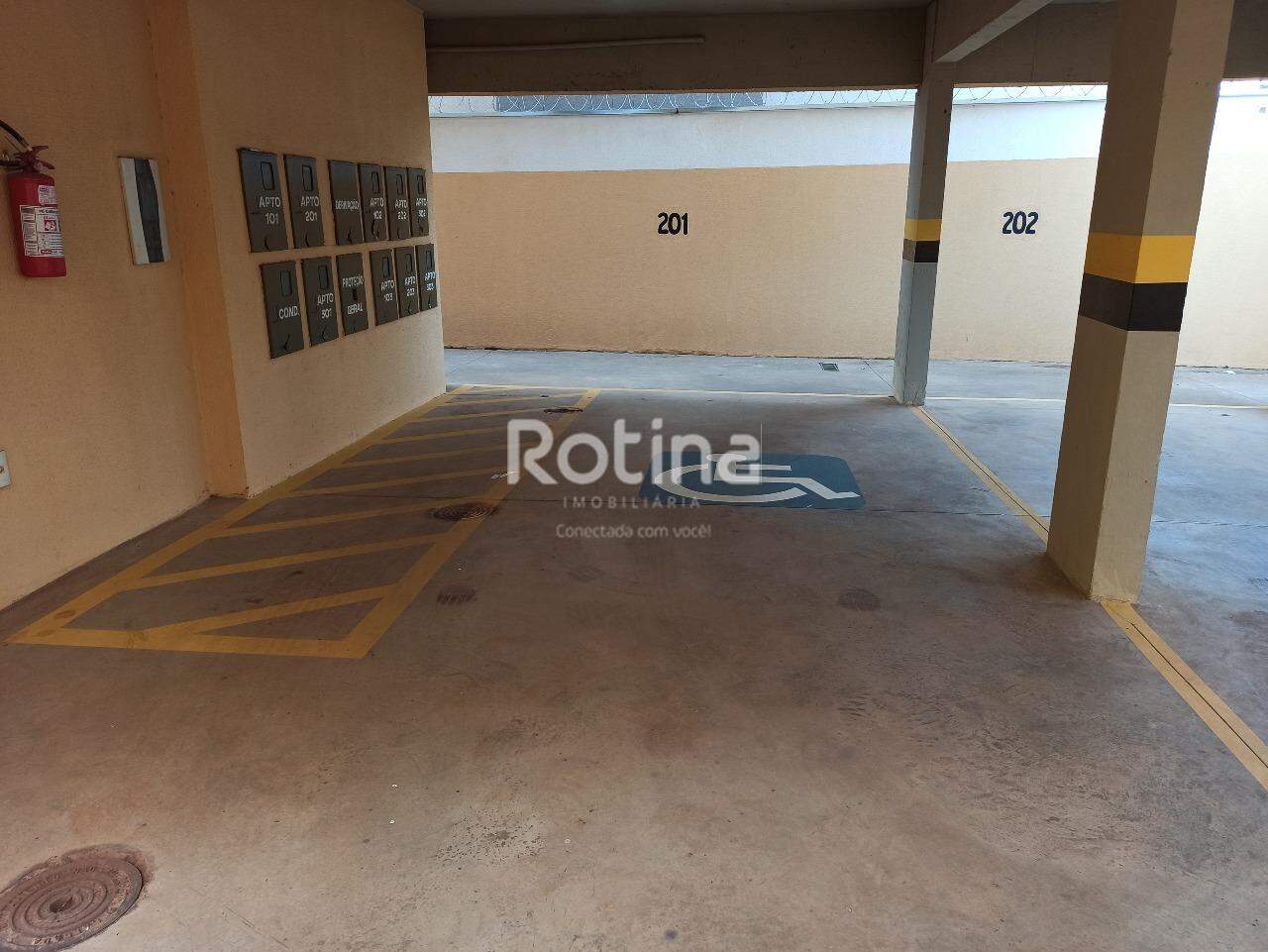 Apartamento para alugar, 2 quartos em Uberlândia no bairro Santa Mônica no valor de R$ 1.200,00 - Rotina Imobiliária: 