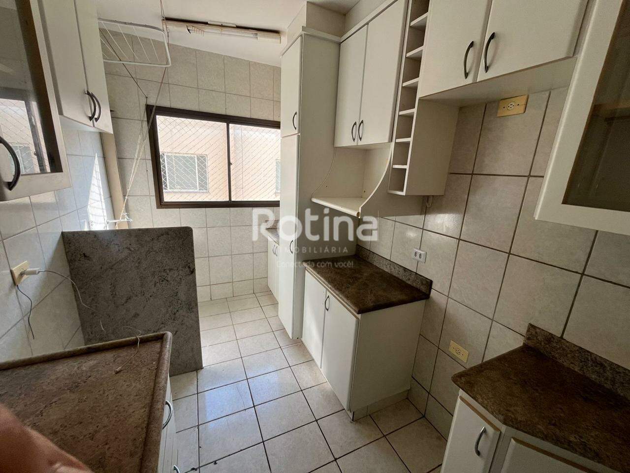 Apartamento para alugar, 3 quartos em Uberlândia no bairro Santa Mônica no valor de R$ 1.500,00 - Rotina Imobiliária: 