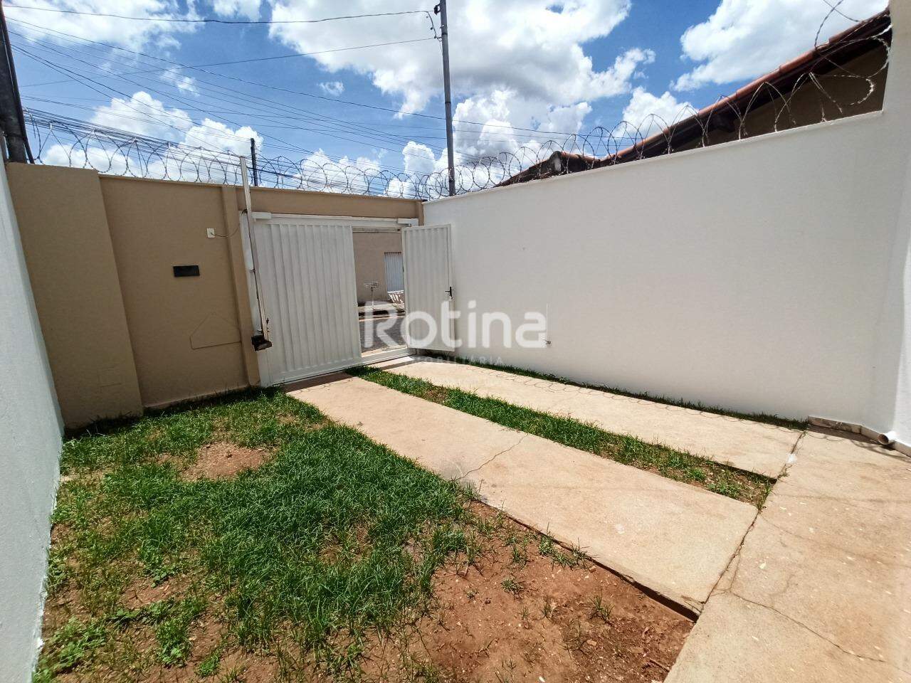 Casa para alugar, 2 quartos em Uberlândia no bairro Jardim Canaã no valor de R$ 1.350,00 - Rotina Imobiliária: 
