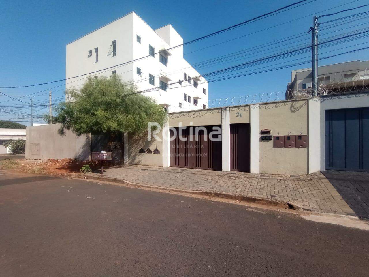 Casa para alugar, 1 quarto em Uberlândia no bairro Alto Umuarama no valor de R$ 1.100,00 - Rotina Imobiliária: 