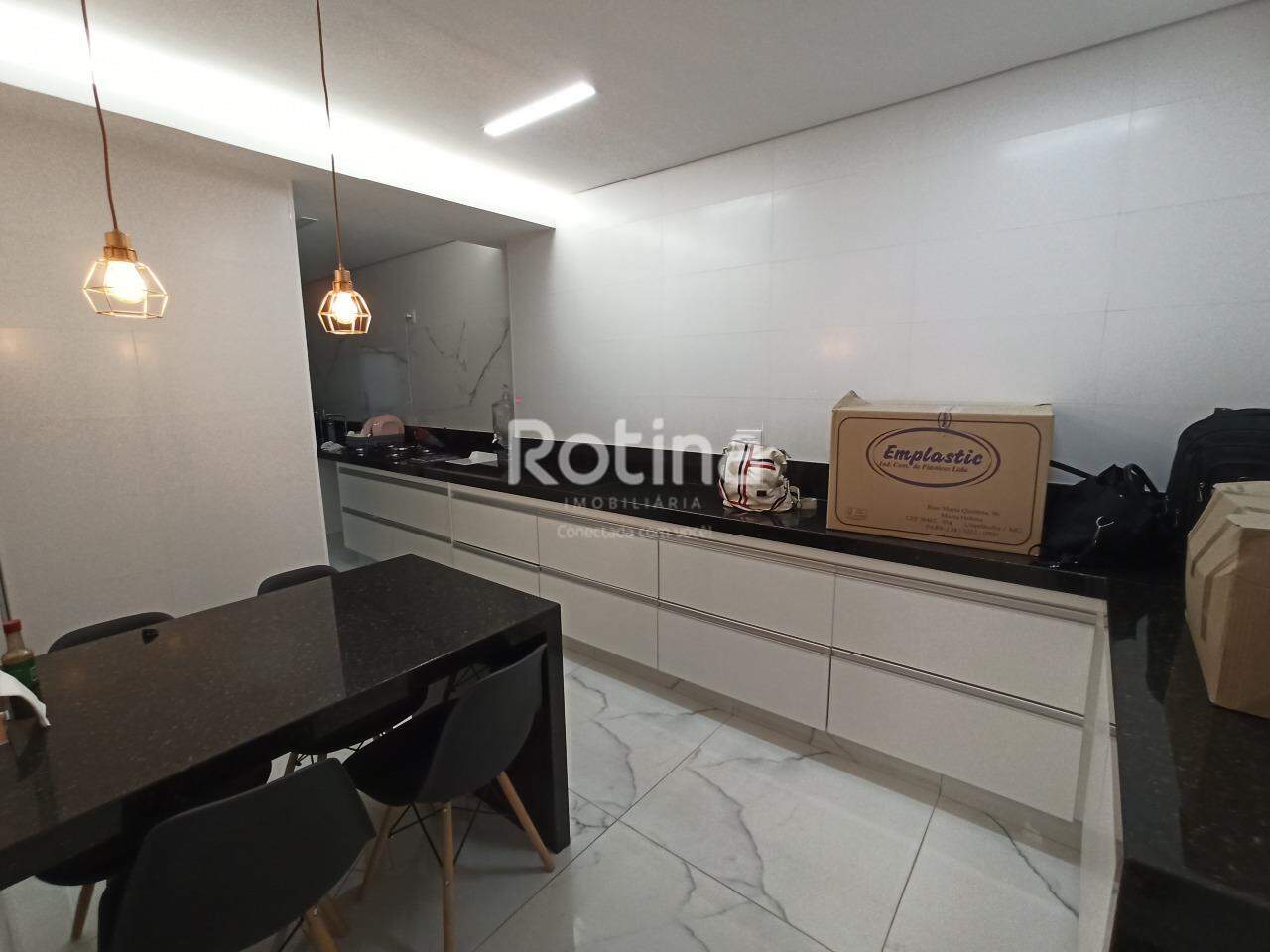 Casa para alugar, 3 quartos em Uberlândia no bairro Tabajaras no valor de R$ 6.500,00 - Rotina Imobiliária: 