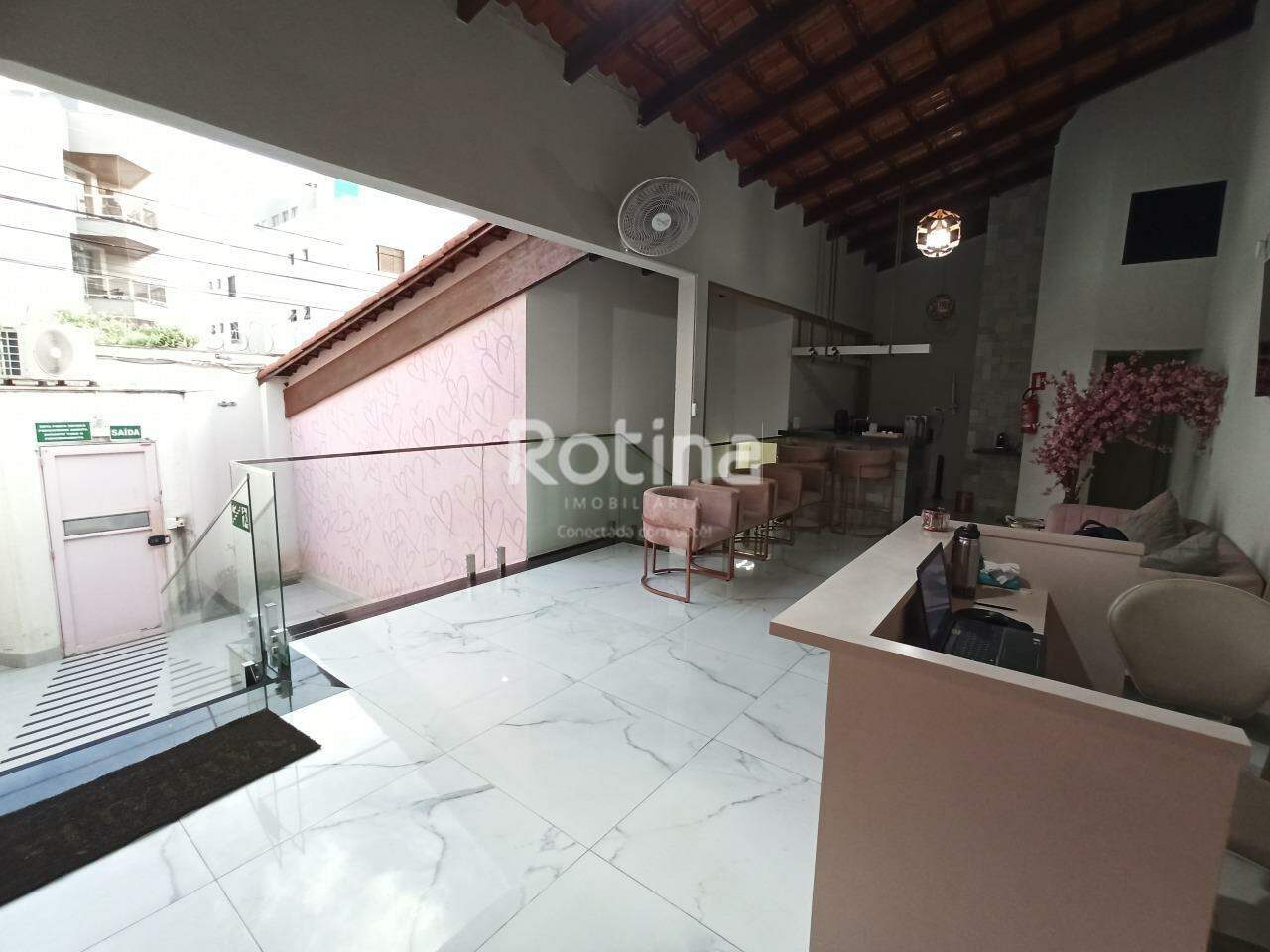 Casa para alugar, 3 quartos em Uberlândia no bairro Tabajaras no valor de R$ 6.500,00 - Rotina Imobiliária: 