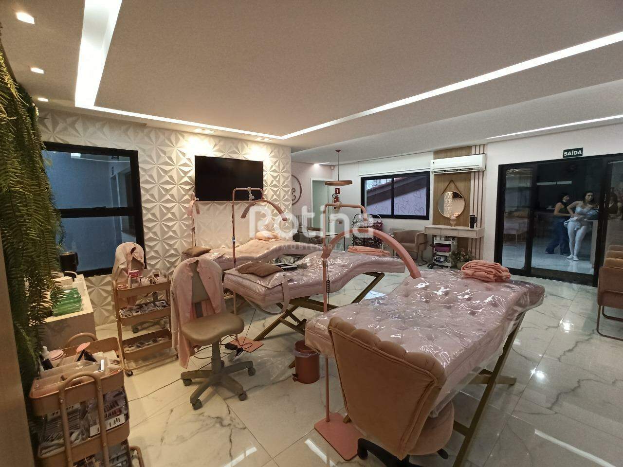 Casa para alugar, 3 quartos em Uberlândia no bairro Tabajaras no valor de R$ 6.500,00 - Rotina Imobiliária: 