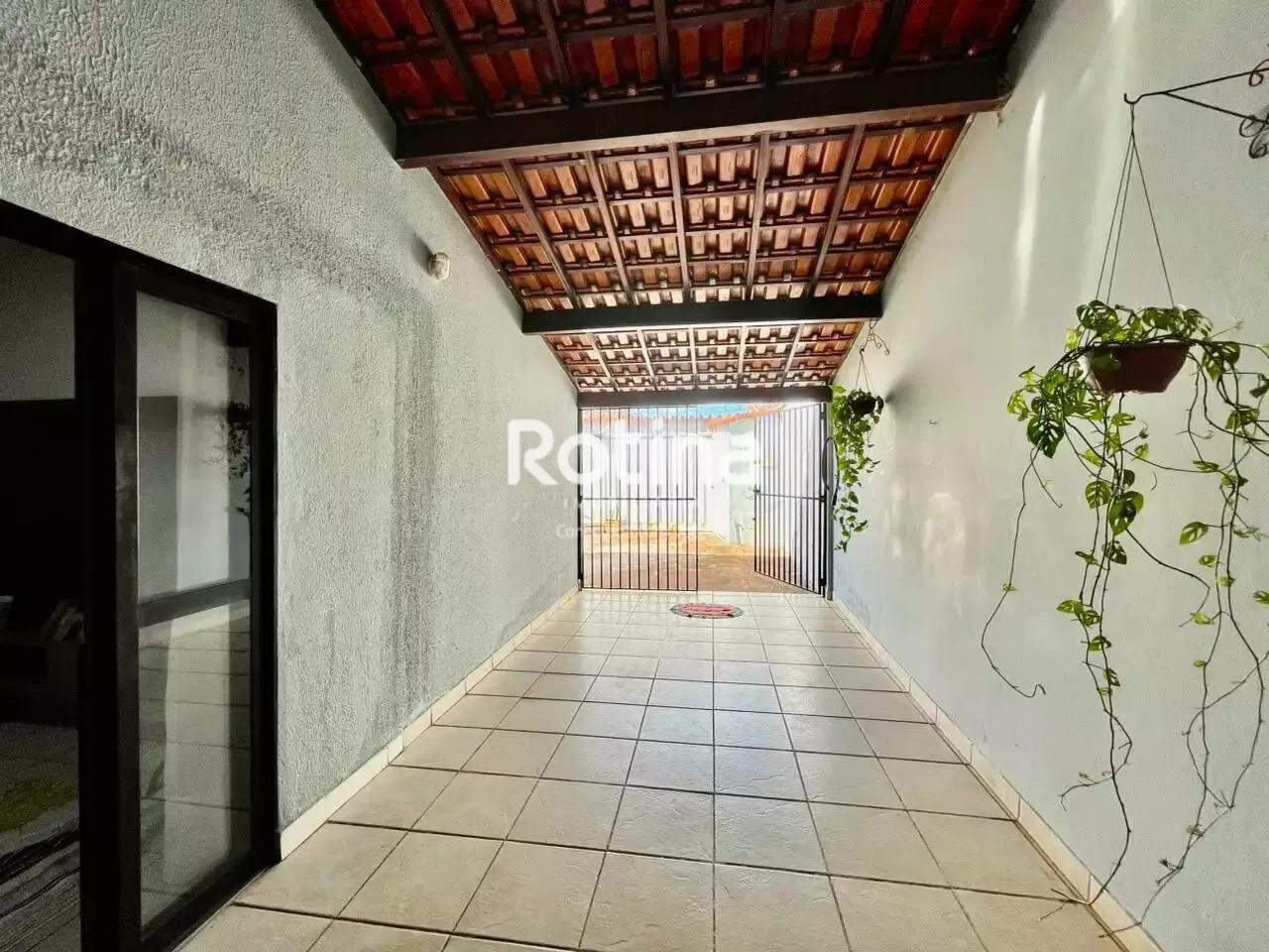 Casa para alugar, 3 quartos em Uberlândia no bairro Osvaldo Rezende no valor de R$ 2.800,00 - Rotina Imobiliária: 