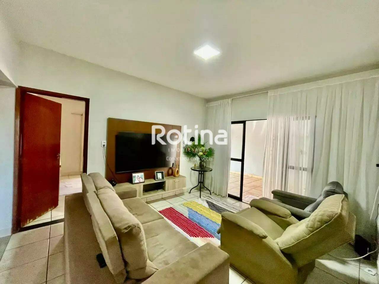 Casa para alugar, 3 quartos em Uberlândia no bairro Osvaldo Rezende no valor de R$ 2.800,00 - Rotina Imobiliária: 