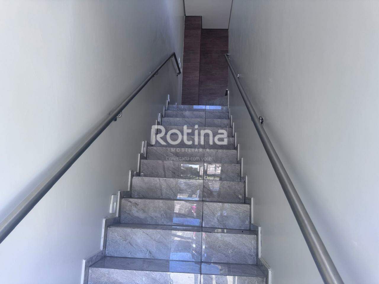 Loja para alugar, em Uberlândia no bairro Vigilato Pereira no valor de R$ 7.300,00 - Rotina Imobiliária: 