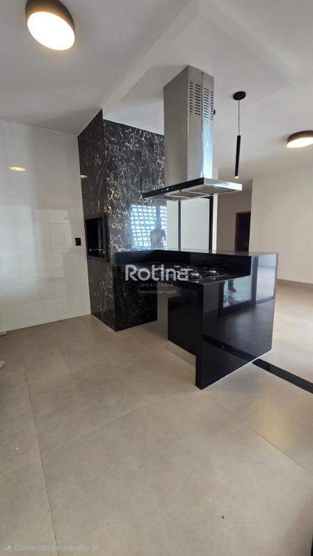 Casa à venda, 3 quartos em Uberlândia no bairro Brasil no valor de R$ 1.300.000,00 - Rotina Imobiliária: 