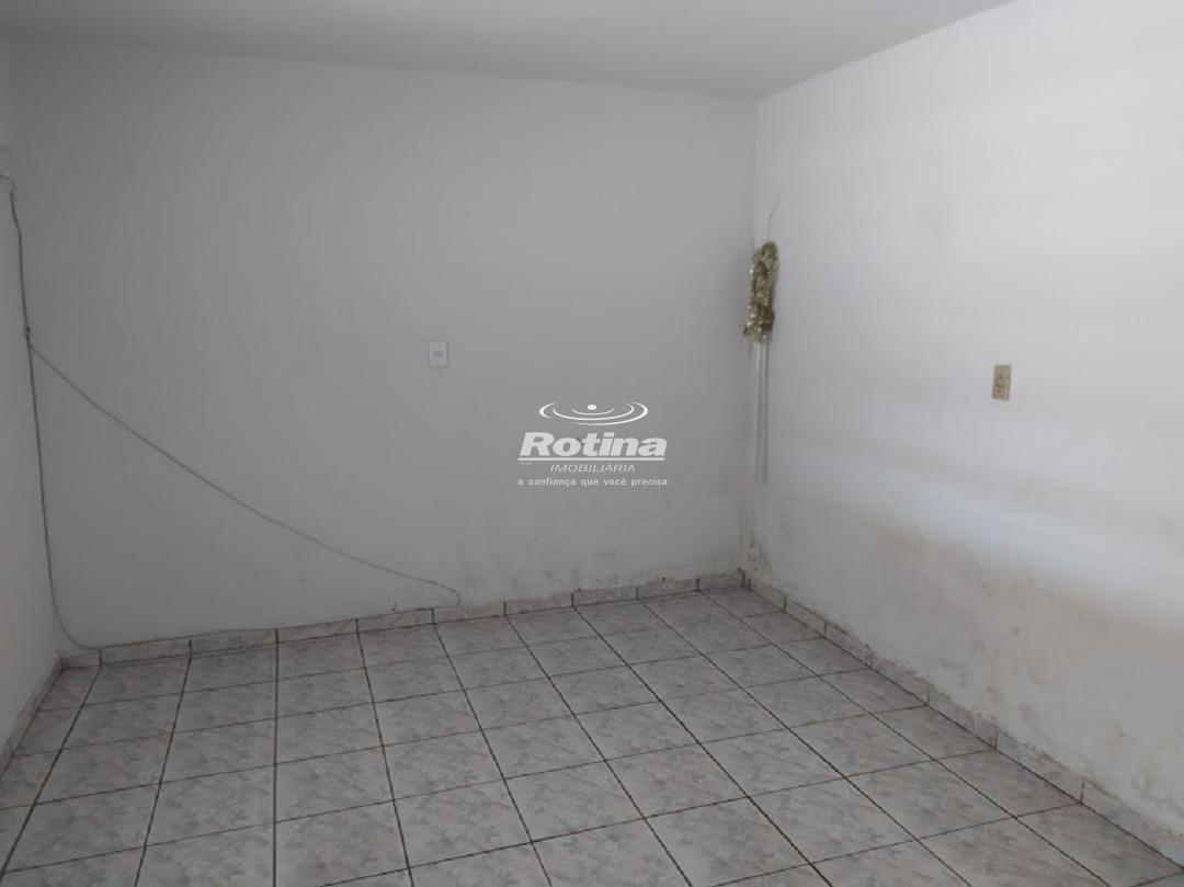 Casa para alugar, 3 quartos em Uberlândia no bairro Custódio Pereira no valor de R$ 2.000,00 - Rotina Imobiliária: 