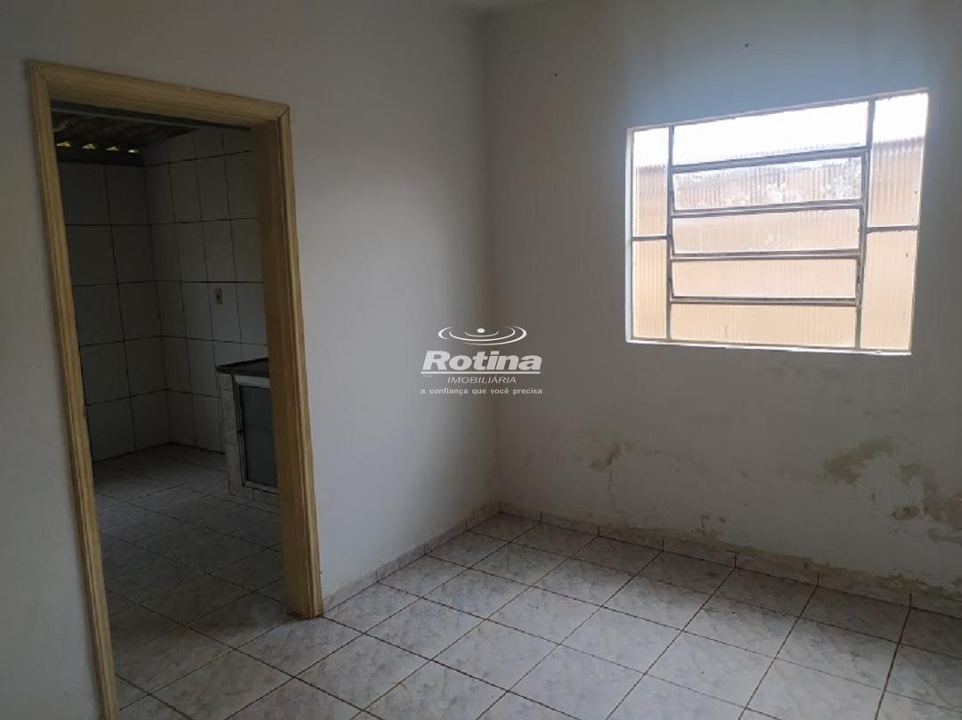Casa para alugar, 3 quartos em Uberlândia no bairro Custódio Pereira no valor de R$ 2.000,00 - Rotina Imobiliária: 