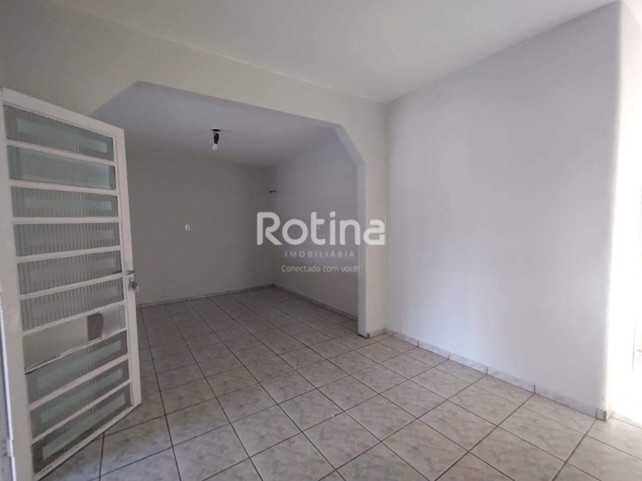 Casa para alugar, 3 quartos em Uberlândia no bairro Custódio Pereira no valor de R$ 2.300,00 - Rotina Imobiliária: 