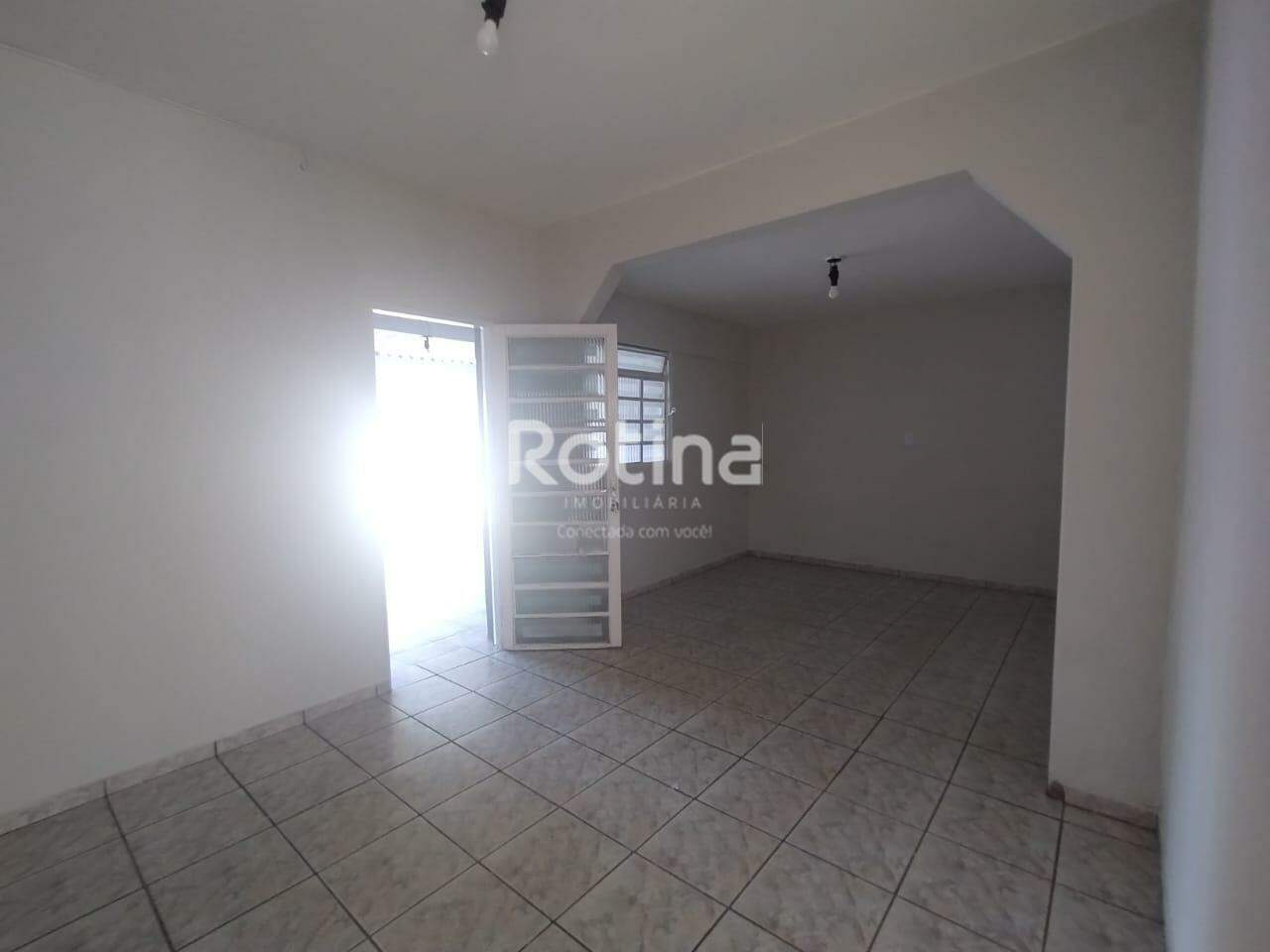 Casa para alugar, 3 quartos em Uberlândia no bairro Custódio Pereira no valor de R$ 2.300,00 - Rotina Imobiliária: 