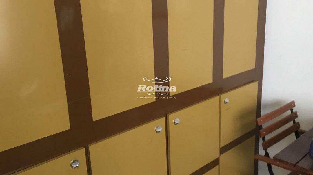 Sala para alugar, em Uberlândia no bairro Centro no valor de R$ 750,00 - Rotina Imobiliária: 
