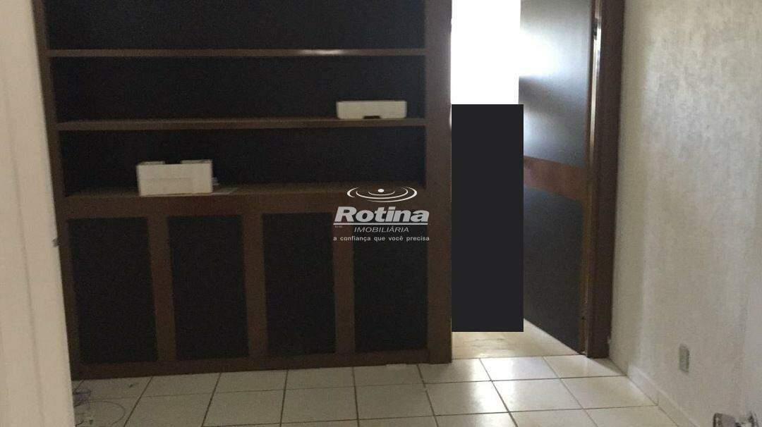 Sala para alugar, em Uberlândia no bairro Centro no valor de R$ 750,00 - Rotina Imobiliária: 