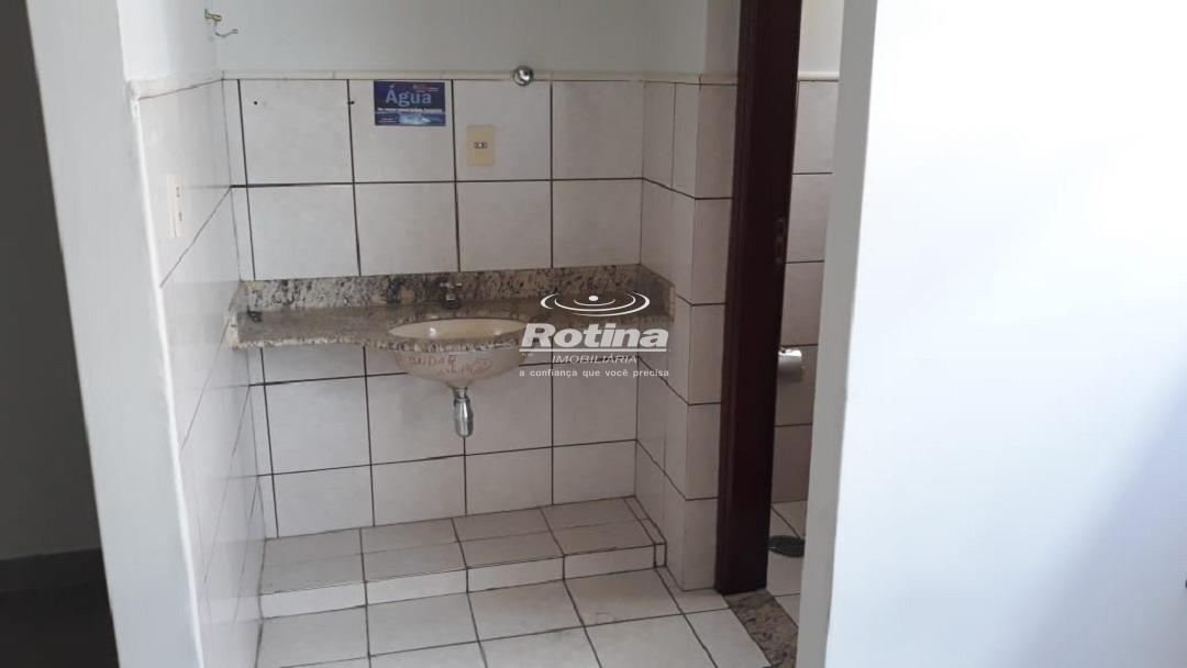 Sala para alugar, em Uberlândia no bairro Martins no valor de R$ 1.400,00 - Rotina Imobiliária: 