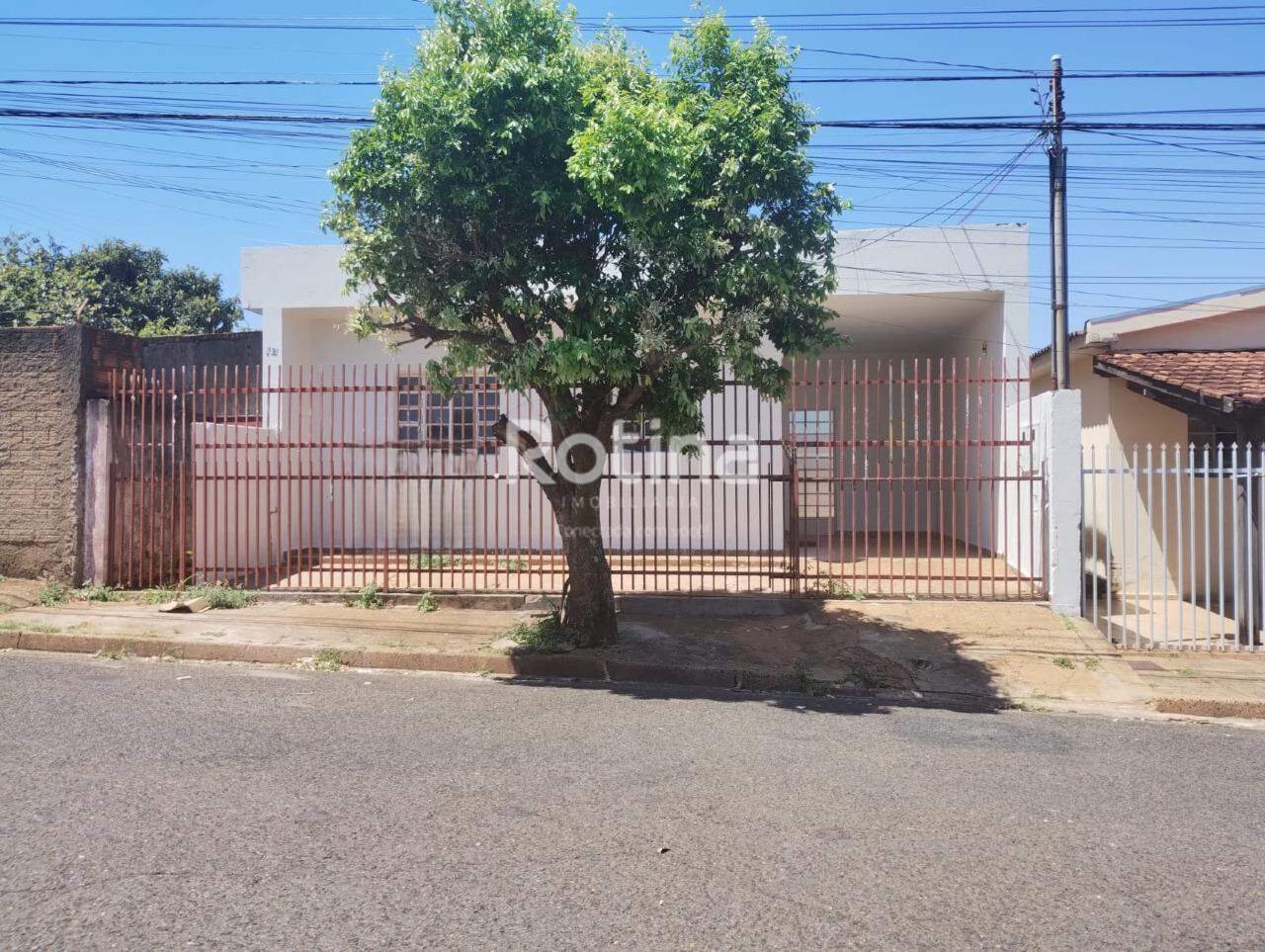 Casa para alugar, 3 quartos em Uberlândia no bairro Custódio Pereira no valor de R$ 1.750,00 - Rotina Imobiliária: 