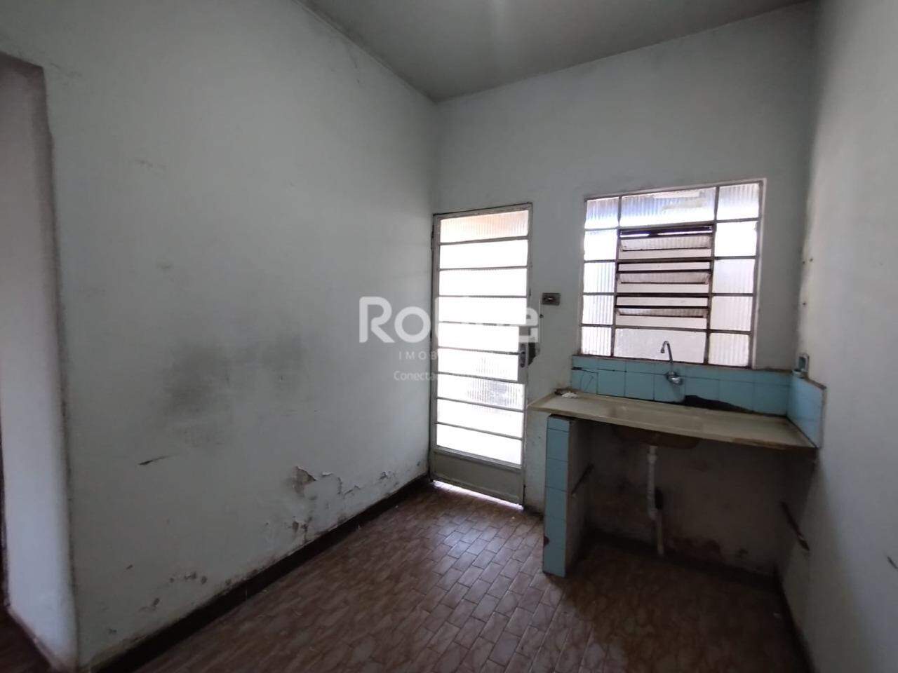 Casa para alugar, 3 quartos em Uberlândia no bairro Custódio Pereira no valor de R$ 1.750,00 - Rotina Imobiliária: 