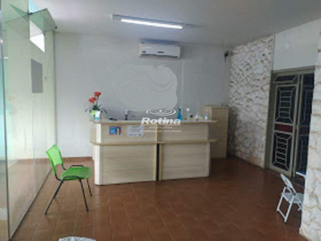 Casa Comercial para alugar, em Uberlândia no bairro Nossa Senhora Aparecida no valor de R$ 7.000,00 - Rotina Imobiliária: 