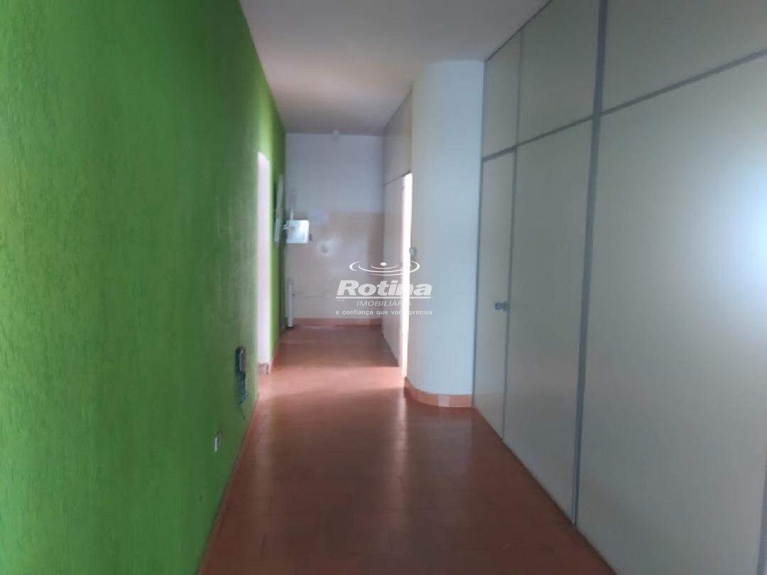 Casa Comercial para alugar, em Uberlândia no bairro Nossa Senhora Aparecida no valor de R$ 7.000,00 - Rotina Imobiliária: 