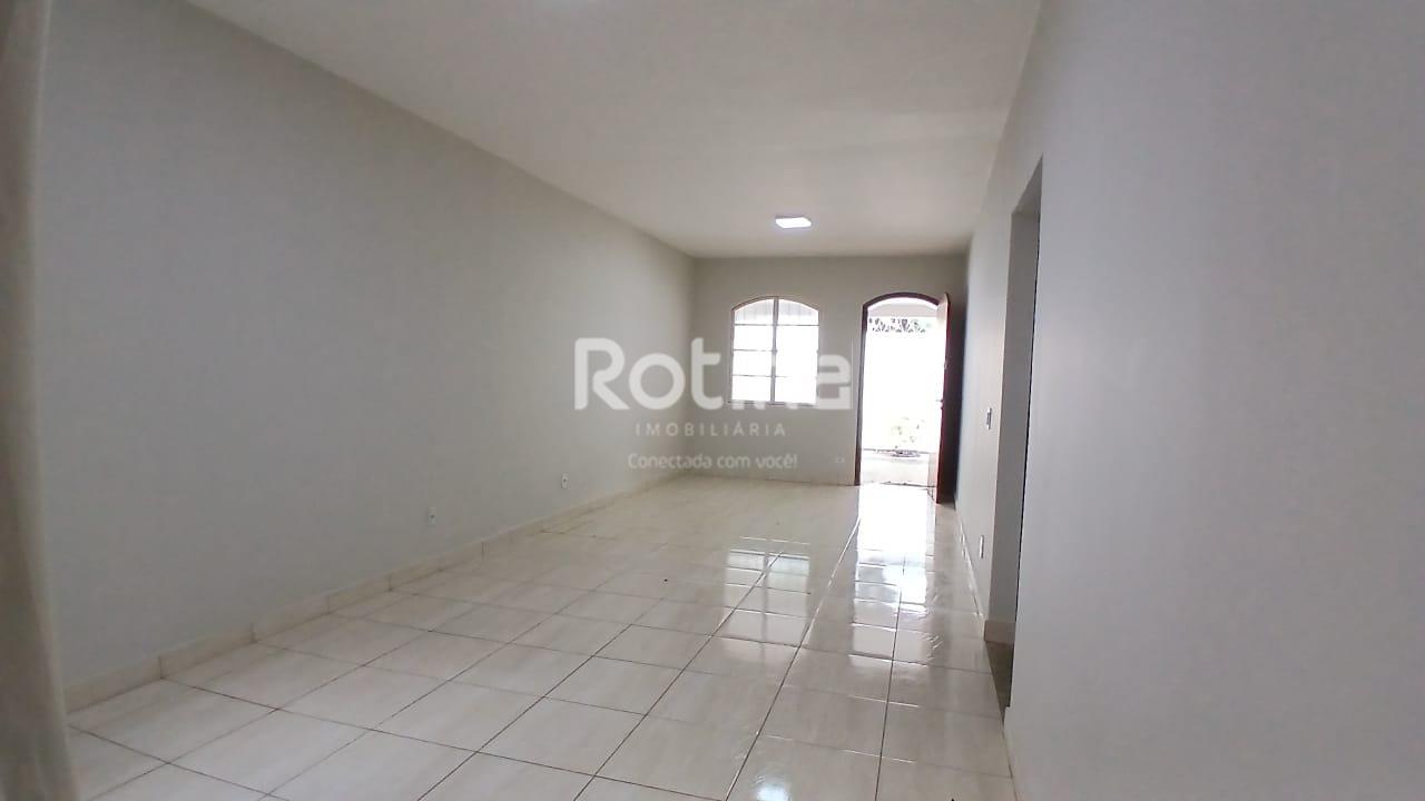 Casa para alugar, 3 quartos em Uberlândia no bairro Santa Maria no valor de R$ 3.900,00 - Rotina Imobiliária: 
