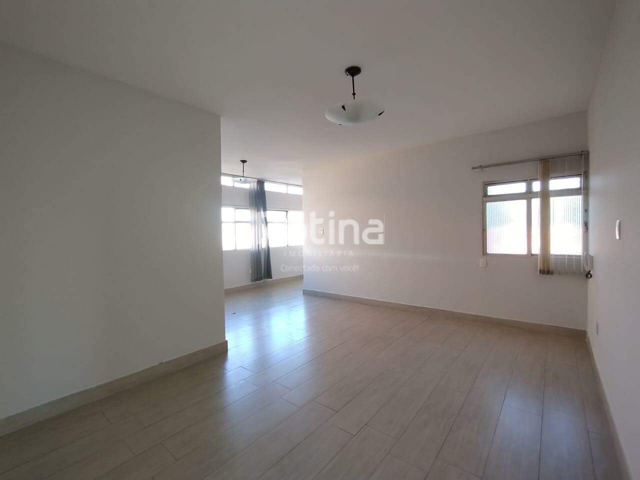 Apartamento para alugar, 3 quartos em Uberlândia no bairro Martins no valor de R$ 2.200,00 - Rotina Imobiliária: 