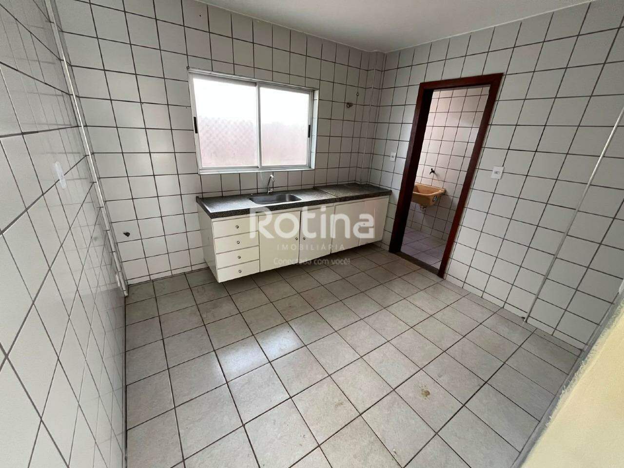 Apartamento para alugar, 3 quartos em Uberlândia no bairro Santa Mônica no valor de R$ 2.000,00 - Rotina Imobiliária: 