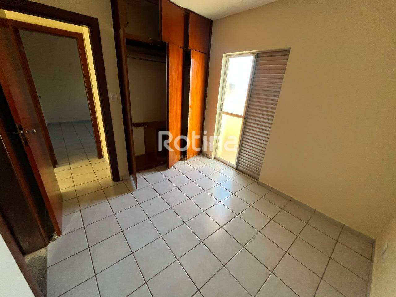 Apartamento para alugar, 3 quartos em Uberlândia no bairro Santa Mônica no valor de R$ 2.000,00 - Rotina Imobiliária: 
