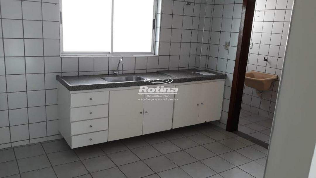 Apartamento para alugar, 3 quartos em Uberlândia no bairro Santa Mônica no valor de R$ 2.000,00 - Rotina Imobiliária: 
