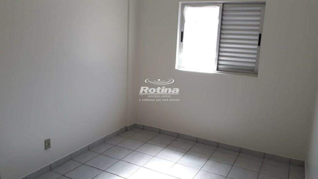 Apartamento para alugar, 3 quartos em Uberlândia no bairro Santa Mônica no valor de R$ 2.000,00 - Rotina Imobiliária: 