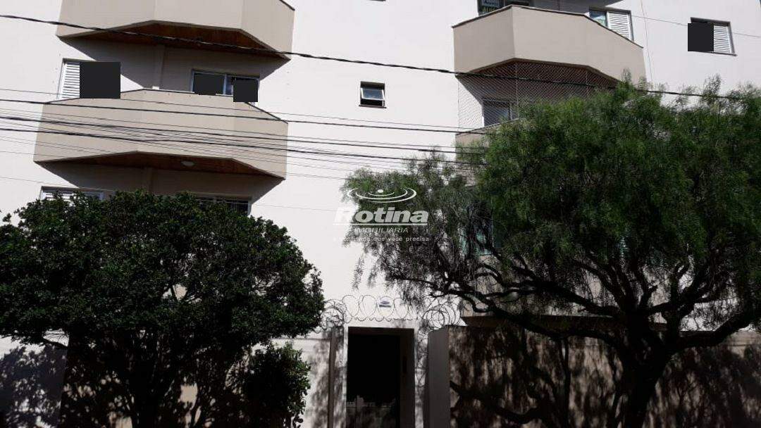 Apartamento para alugar, 3 quartos em Uberlândia no bairro Santa Mônica no valor de R$ 2.000,00 - Rotina Imobiliária: 