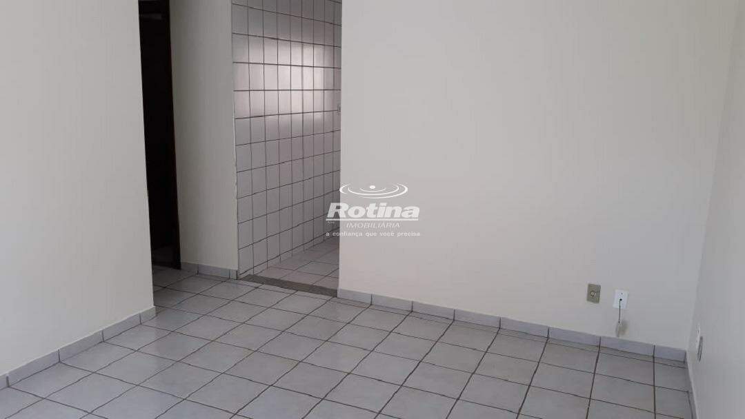 Apartamento para alugar, 3 quartos em Uberlândia no bairro Santa Mônica no valor de R$ 2.000,00 - Rotina Imobiliária: 