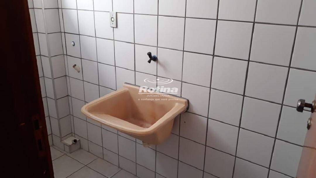 Apartamento para alugar, 3 quartos em Uberlândia no bairro Santa Mônica no valor de R$ 2.000,00 - Rotina Imobiliária: 