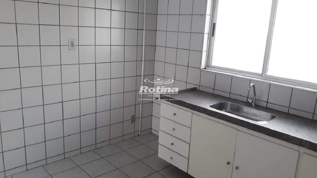 Apartamento para alugar, 3 quartos em Uberlândia no bairro Santa Mônica no valor de R$ 2.000,00 - Rotina Imobiliária: 