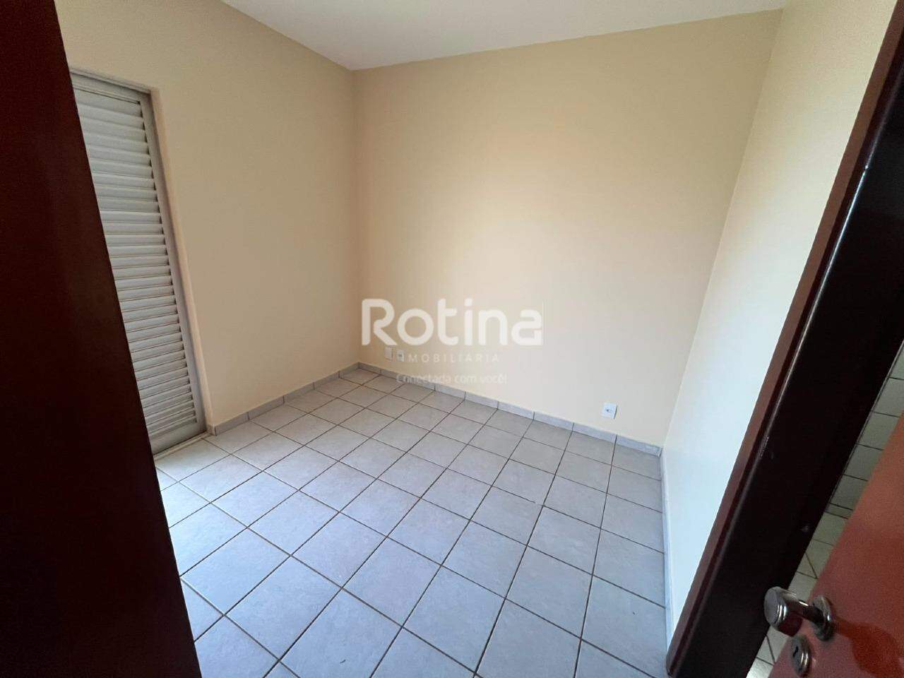 Apartamento para alugar, 3 quartos em Uberlândia no bairro Santa Mônica no valor de R$ 2.000,00 - Rotina Imobiliária: 