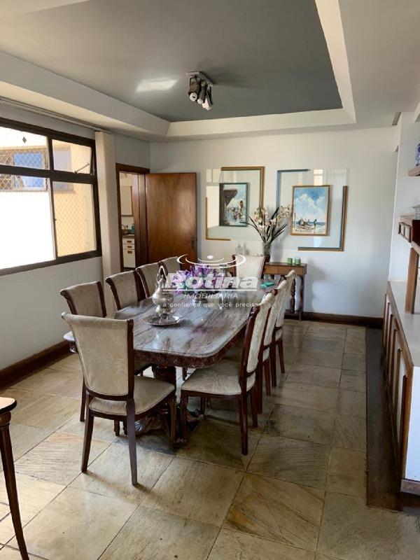 Apartamento à venda, 4 quartos em Uberlândia no bairro Fundinho no valor de R$ 1.300.000,00 - Rotina Imobiliária: 